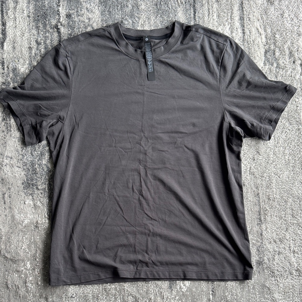 Lulu Lemon zeroed in t shirt